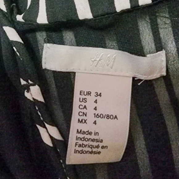 H&M‎ Striped Cross-Back Tank Top – Black & White, Size 4 - Picture 2 of 6